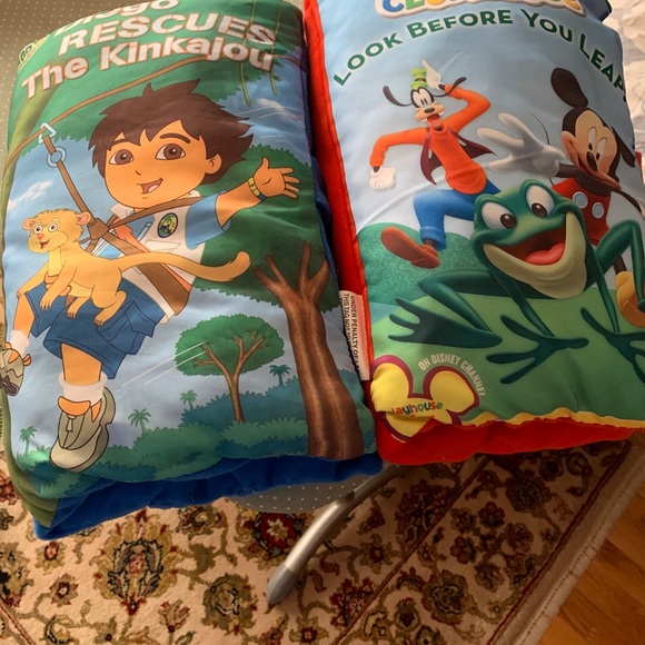 Mickey Mouse and Diego story books pillow - Picture 2 of 5